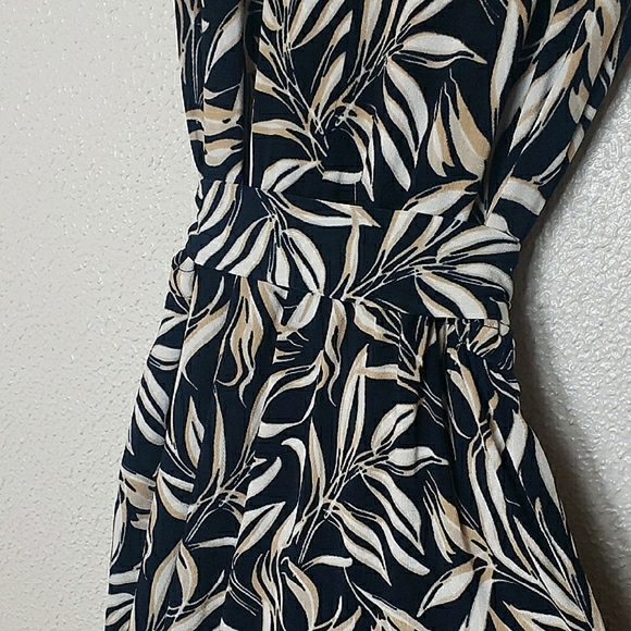 NWT Chico's Travelers Leaf Jumpsuit Short Sleeve Tie Waist Navy Cream Tropical - Picture 11 of 17